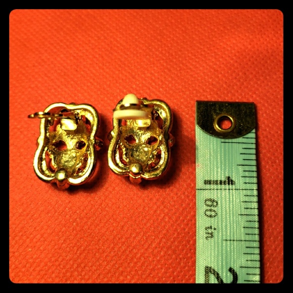 Vntg Green black rhineston goldtone clip  earrings - Picture 5 of 5